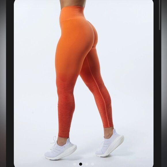 Alphalete Amplify Legging Size M Ombre Strawberry Orange Seamless Scrunch New - Picture 1 of 10